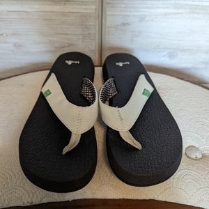 Sanuk sandals